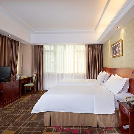 Vienna Hotel Dongguan Hou Street Wanda Plaza ภายนอก รูปภาพ