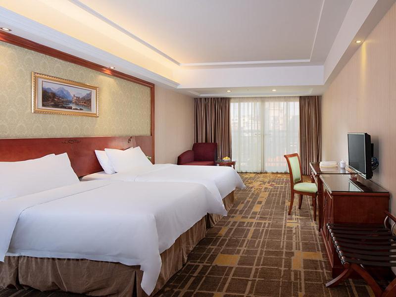 Vienna Hotel Dongguan Hou Street Wanda Plaza ภายนอก รูปภาพ